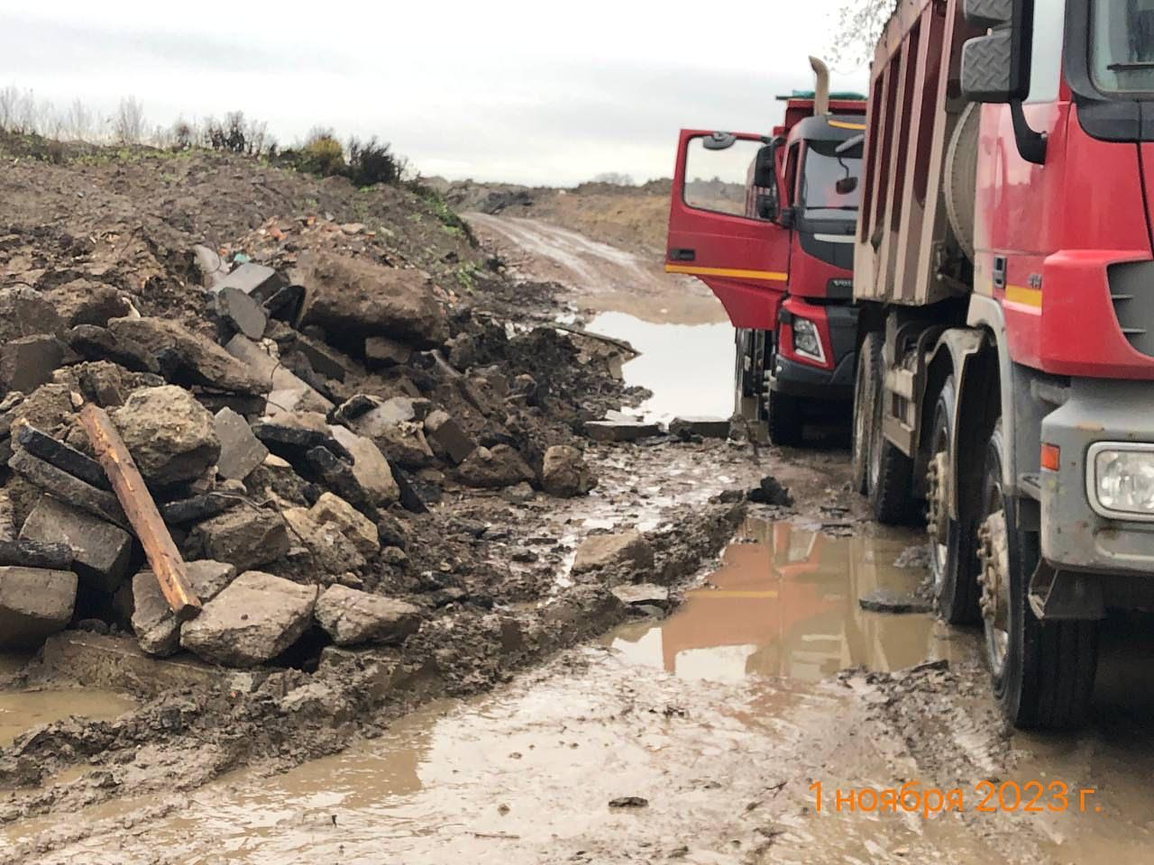 В Приморском районе рядом с заказником обнаружена свалка строительных  отходов